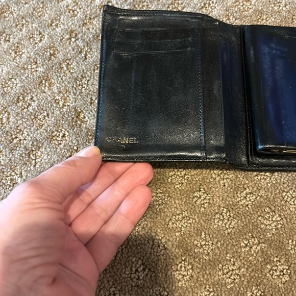 Chanel Authenticated Classic Interlocking CC Kisslock Caviar Leather Wallet - Picture 4 of 13